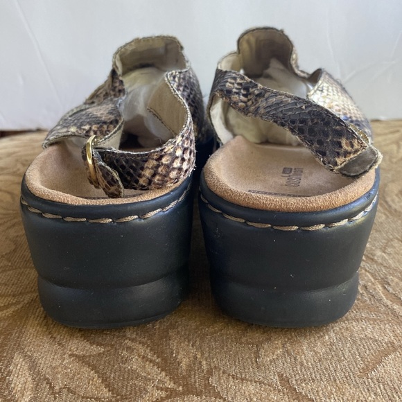 Clark’s Lexi Marigold beige brown snake wedge sandals woman’s size 10 🌹 - Picture 7 of 14